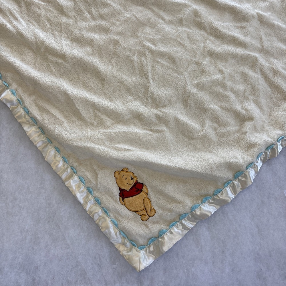 Disney‎ Winnie The Pooh Satin Trim and Back Security Baby Blanket Vintage 30x30